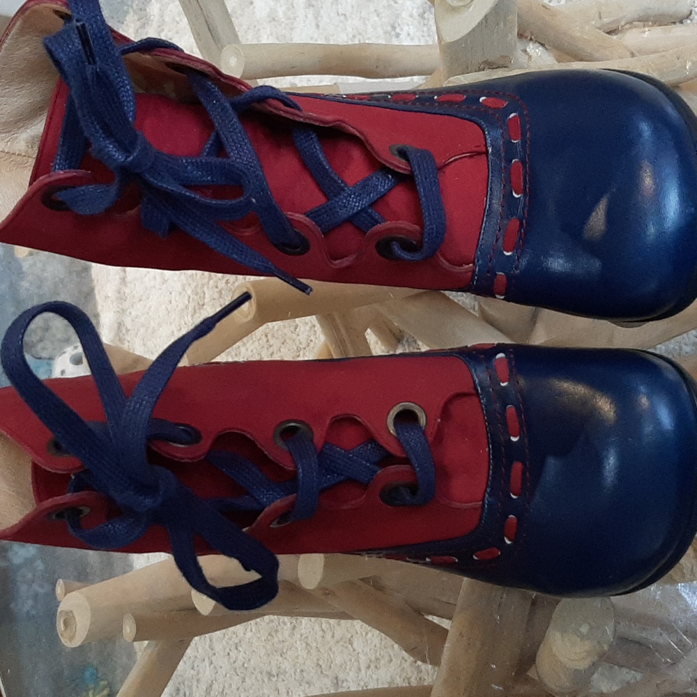 Fluevog size 9.5 Operetta ankle boot with 2.5" heel and soft nubuck leather